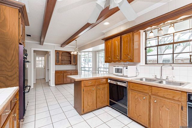 3922 Pine Park Dr, Baton Rouge, LA 70809