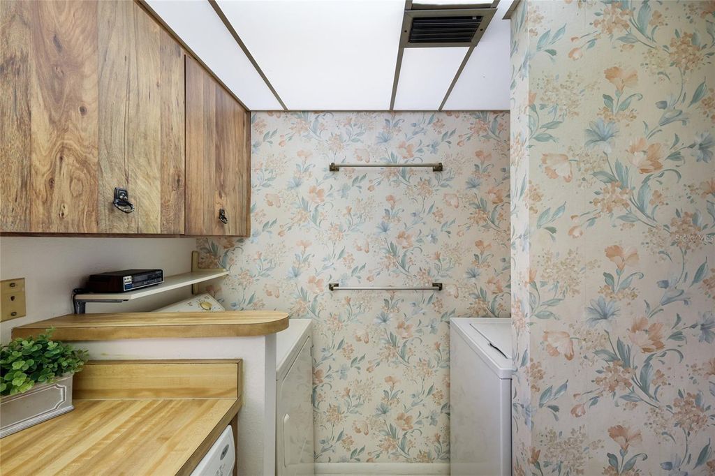 Image 14 of property listing at 3618 34TH AVENUE DRIVE W N/A, Bradenton, FL 34205