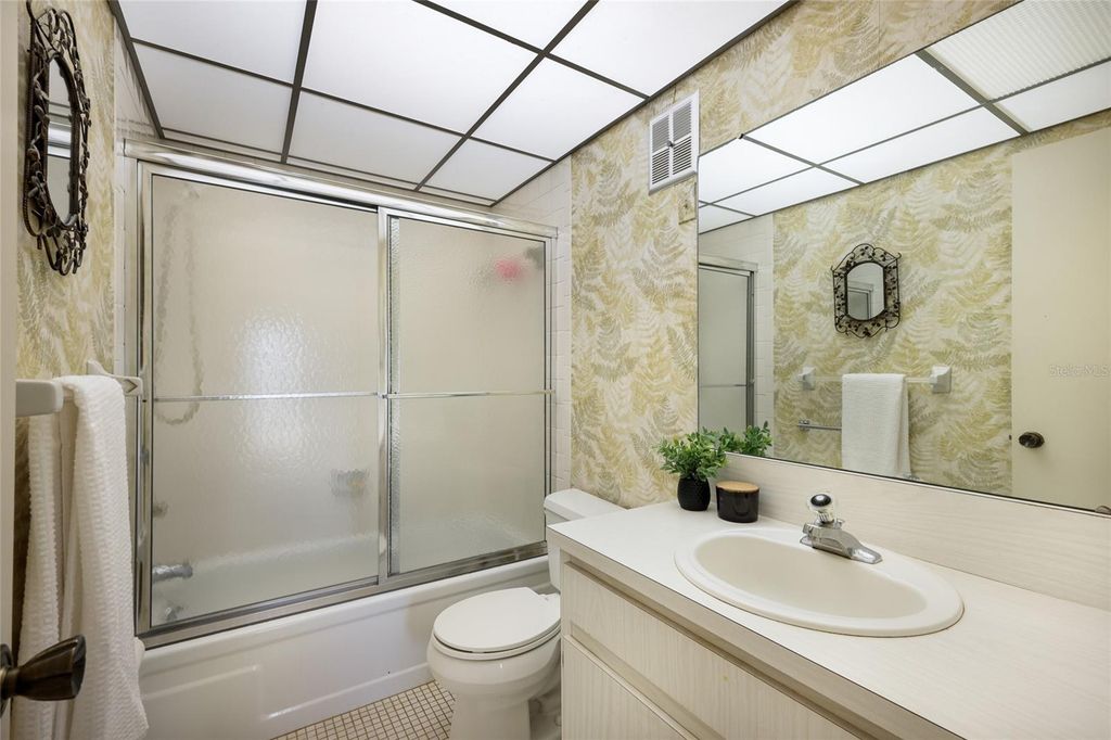 Image 21 of property listing at 3618 34TH AVENUE DRIVE W N/A, Bradenton, FL 34205