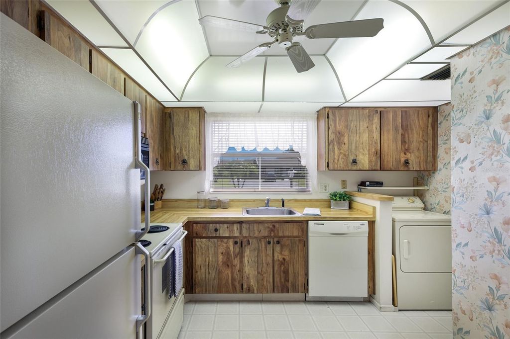 Image 10 of property listing at 3618 34TH AVENUE DRIVE W N/A, Bradenton, FL 34205