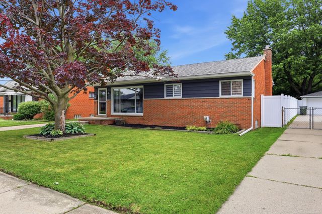 22507 Socia Street, St Clair Shores, MI 48082