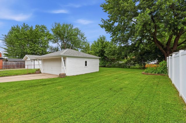 22507 Socia Street, St Clair Shores, MI 48082