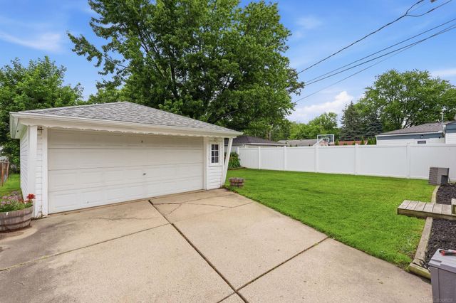 22507 Socia Street, St Clair Shores, MI 48082