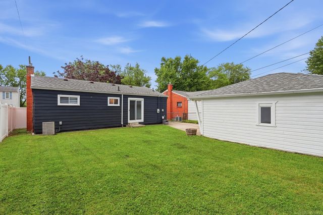 22507 Socia Street, St Clair Shores, MI 48082