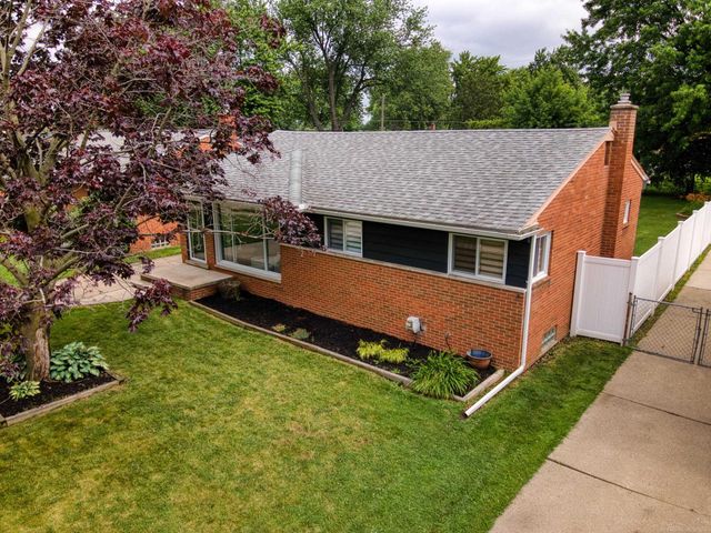 22507 Socia Street, St Clair Shores, MI 48082