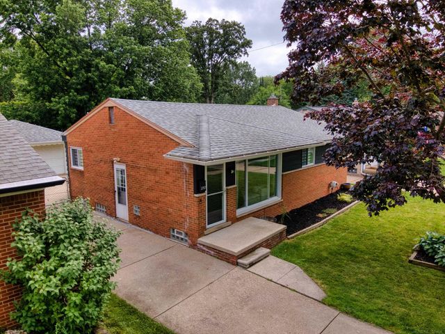 22507 Socia Street, St Clair Shores, MI 48082