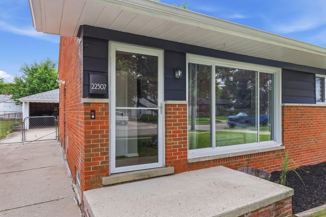 22507 Socia Street, St Clair Shores, MI 48082