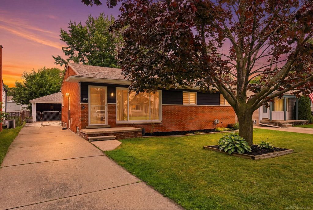 22507 Socia Street, St Clair Shores, MI 48082