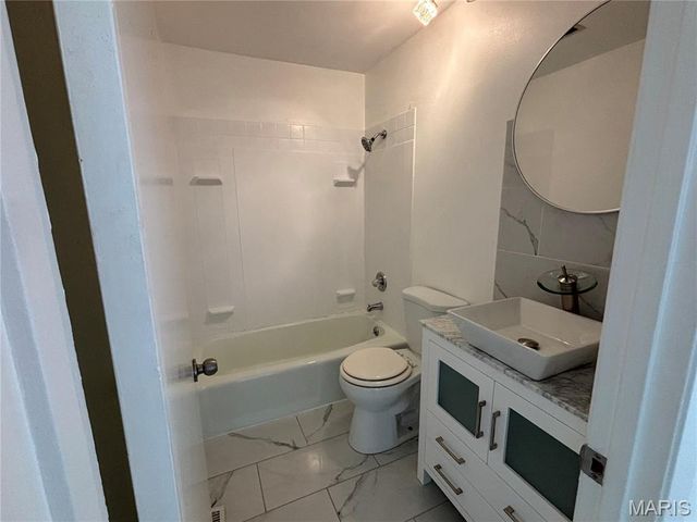 308 Las Olas Drive, Belleville, IL 62221