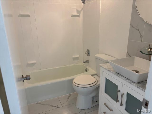 308 Las Olas Drive, Belleville, IL 62221