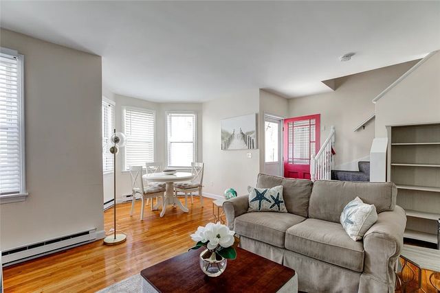 27 Thames Street, Newport, RI 02840