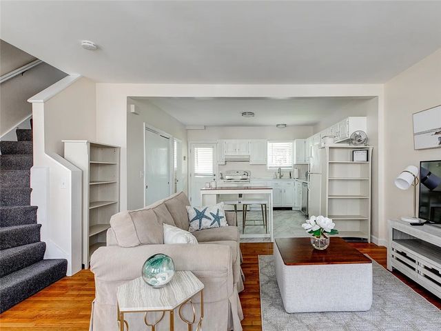 27 Thames Street, Newport, RI 02840