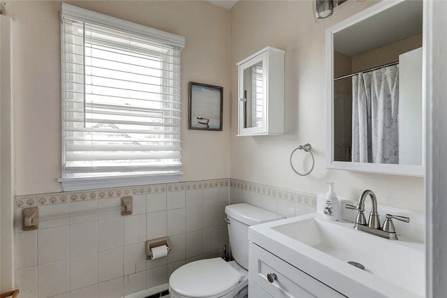 27 Thames Street, Newport, RI 02840