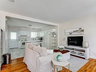 27 Thames Street, Newport, RI 02840