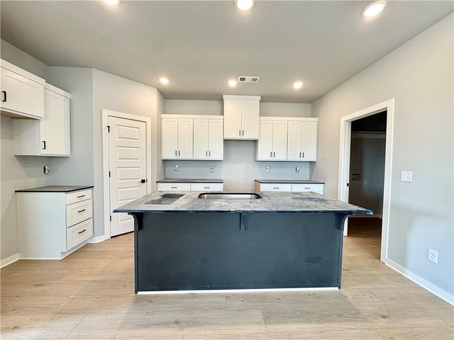 2761 Relaxation Avenue, Springdale, AR 72764