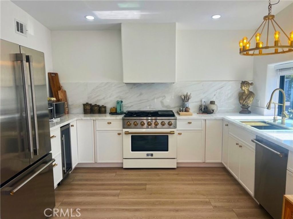 100 Yorktown, Newport Beach, CA 92660