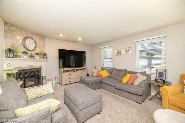 2218 Crestmont Drive, Girard, OH 44420