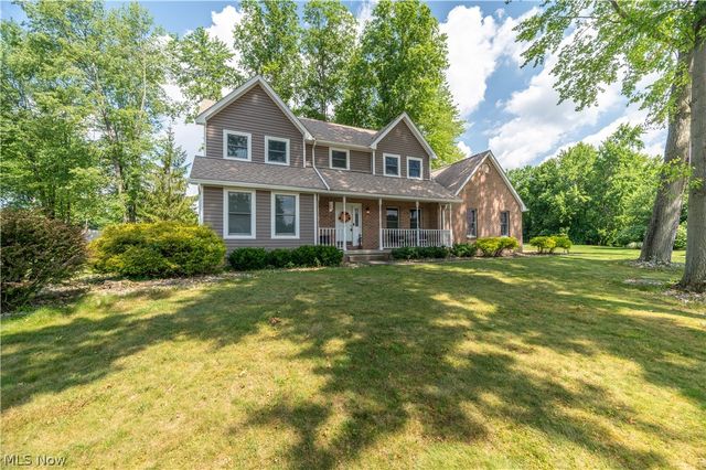2218 Crestmont Drive, Girard, OH 44420