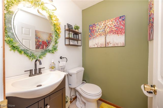 2218 Crestmont Drive, Girard, OH 44420