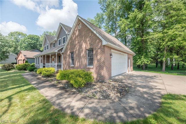 2218 Crestmont Drive, Girard, OH 44420