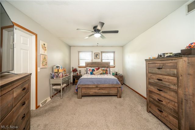 2218 Crestmont Drive, Girard, OH 44420