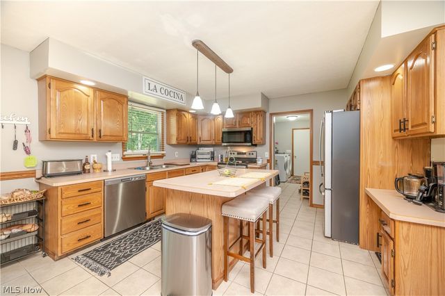 2218 Crestmont Drive, Girard, OH 44420
