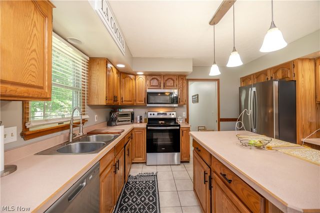 2218 Crestmont Drive, Girard, OH 44420