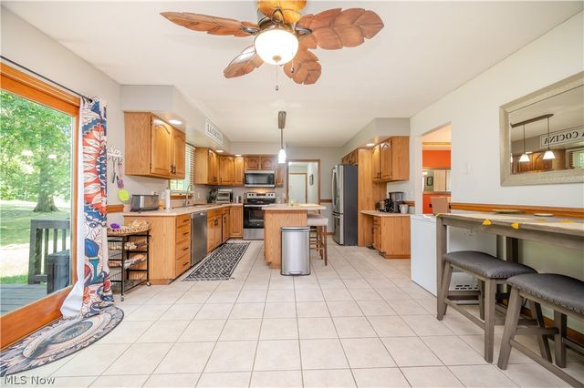 2218 Crestmont Drive, Girard, OH 44420