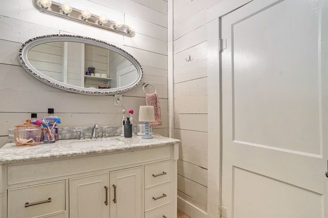305 Scurlock Street, Grandview, TX 76050