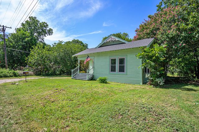 305 Scurlock Street, Grandview, TX 76050