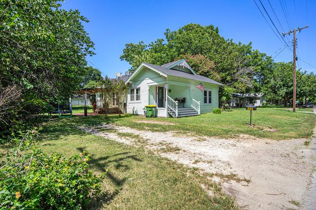 305 Scurlock Street, Grandview, TX 76050
