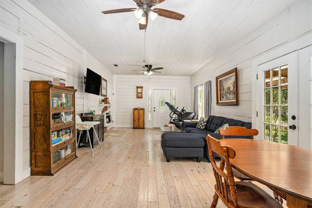 305 Scurlock Street, Grandview, TX 76050