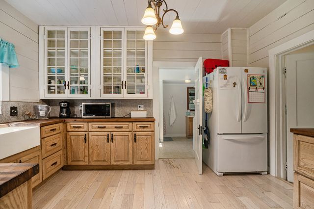 305 Scurlock Street, Grandview, TX 76050