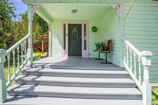 305 Scurlock Street, Grandview, TX 76050