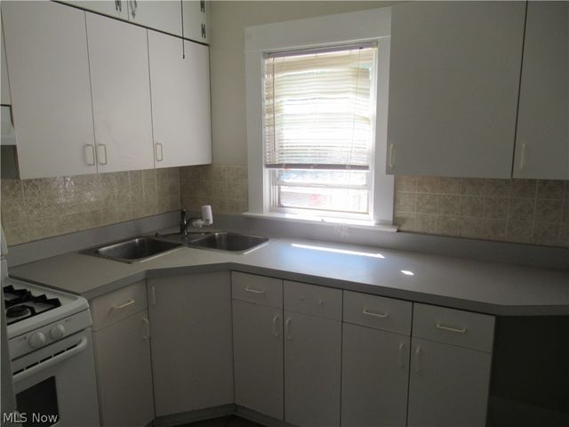 1518 Ridgewood Avenue Upstairs, Lakewood, OH 44107