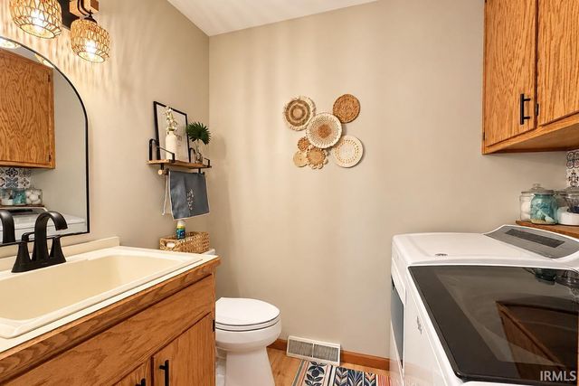 216 Cindy Court, Millersburg, IN 46543