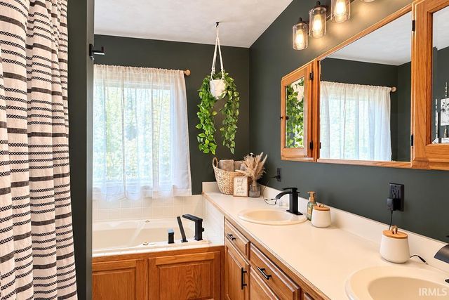 216 Cindy Court, Millersburg, IN 46543