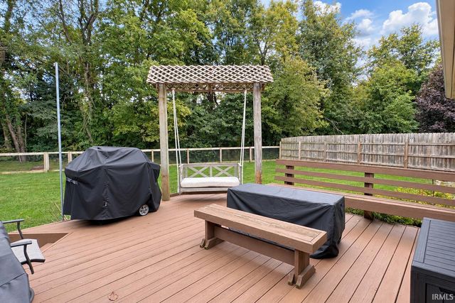 216 Cindy Court, Millersburg, IN 46543