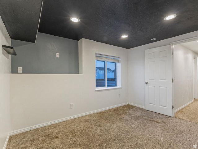 6466 W PIN OAK DR, West Jordan, UT 84081