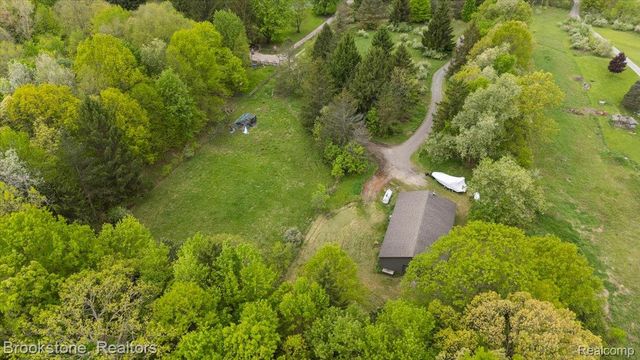 2135 S Hadley Road, Ortonville Village, MI 48462