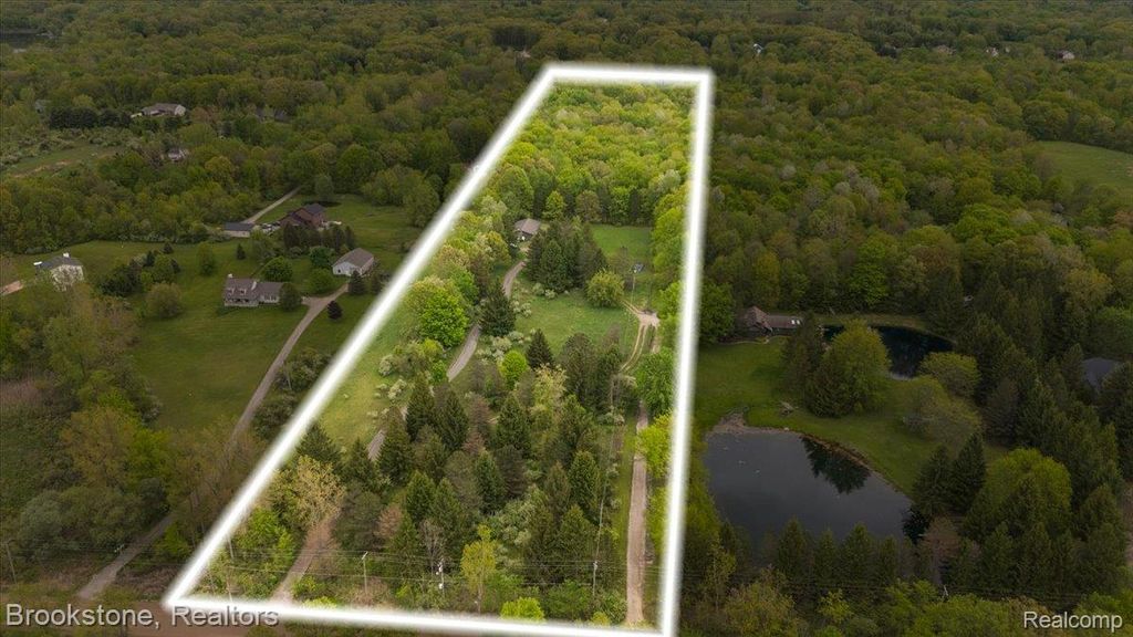 2135 S Hadley Road, Ortonville Village, MI 48462