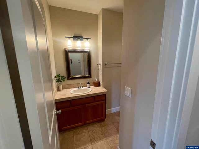 4420 SW Country Club Dr, Corvallis, OR 97333