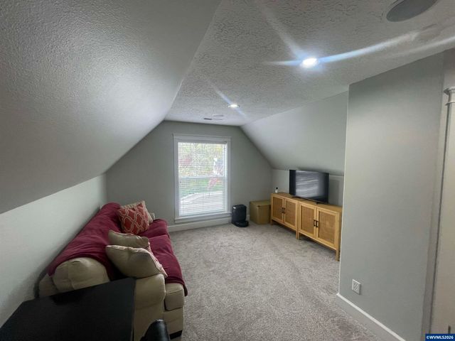 4420 SW Country Club Dr, Corvallis, OR 97333