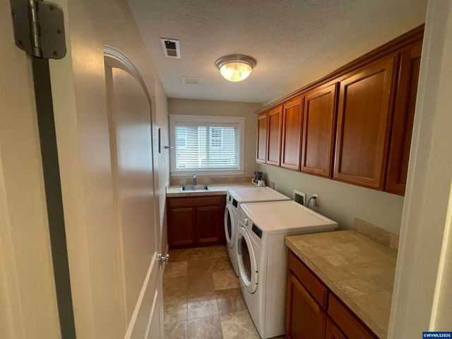 4420 SW Country Club Dr, Corvallis, OR 97333