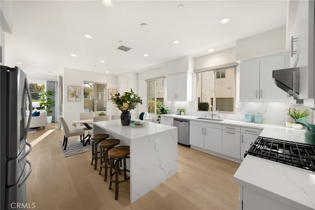 269 Magnet, Irvine, CA 92618