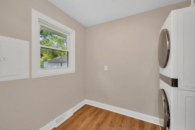 512 N Westlawn Avenue, Aurora, IL 60506