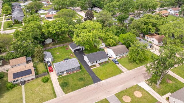 512 N Westlawn Avenue, Aurora, IL 60506