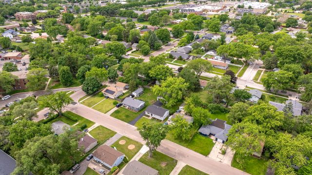 512 N Westlawn Avenue, Aurora, IL 60506