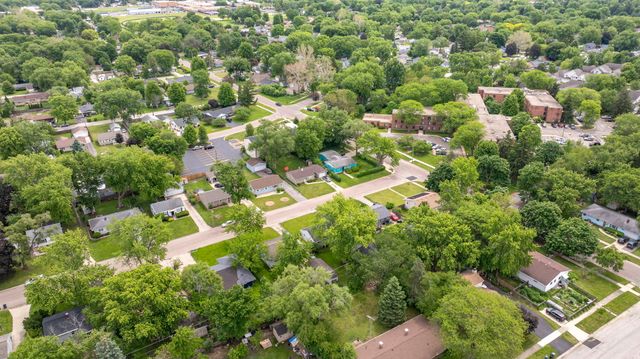 512 N Westlawn Avenue, Aurora, IL 60506