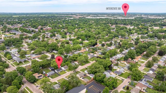 512 N Westlawn Avenue, Aurora, IL 60506